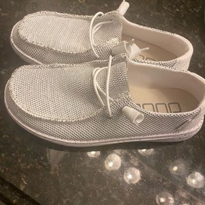Hey Dude’s ladies size 6